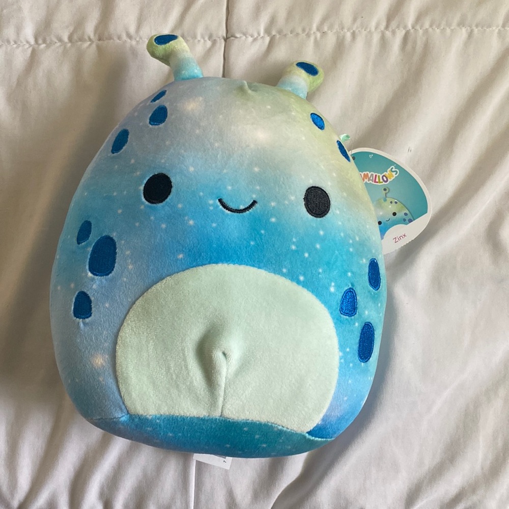 zinx the alien squishmallow